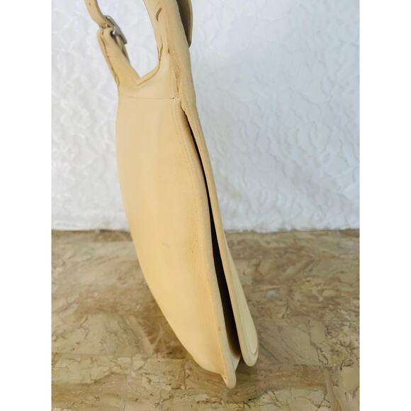 Very rare Coach ivory/butter Leather Hippie Slim asymmetrical shoulder bag #9404 - Picture 5 of 10